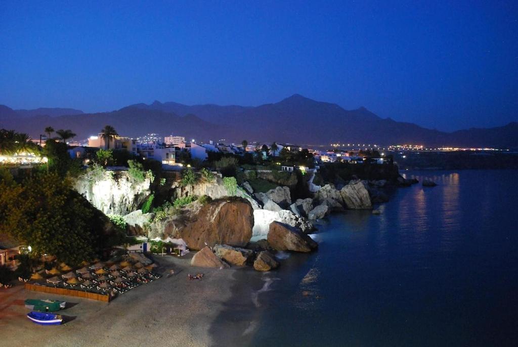 Edificio Verdemar - Stunning 1 Bed Apartment With Pool & Sea Views Nerja Exteriör bild