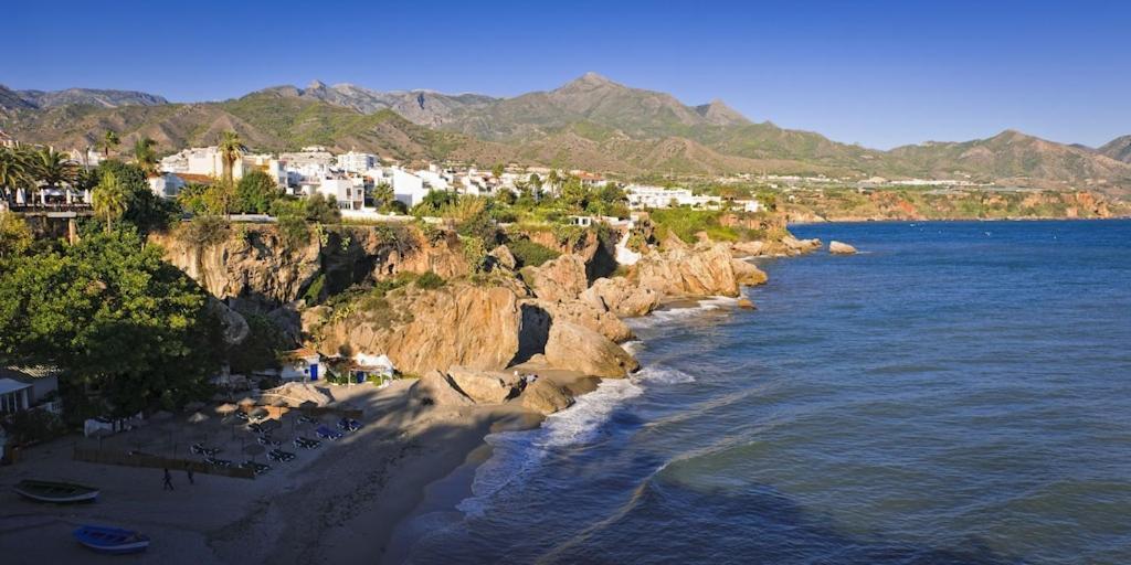 Edificio Verdemar - Stunning 1 Bed Apartment With Pool & Sea Views Nerja Exteriör bild